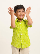Load image into Gallery viewer, Campana Boys Yuki Short Sleeve Cotton Shirt - Leaf Print - Green