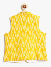 Load image into Gallery viewer, Campana Boys Nishant Kurta Pyjama with Jacket Set - Floral &amp; Leaf Zigzag Print - Yellow
